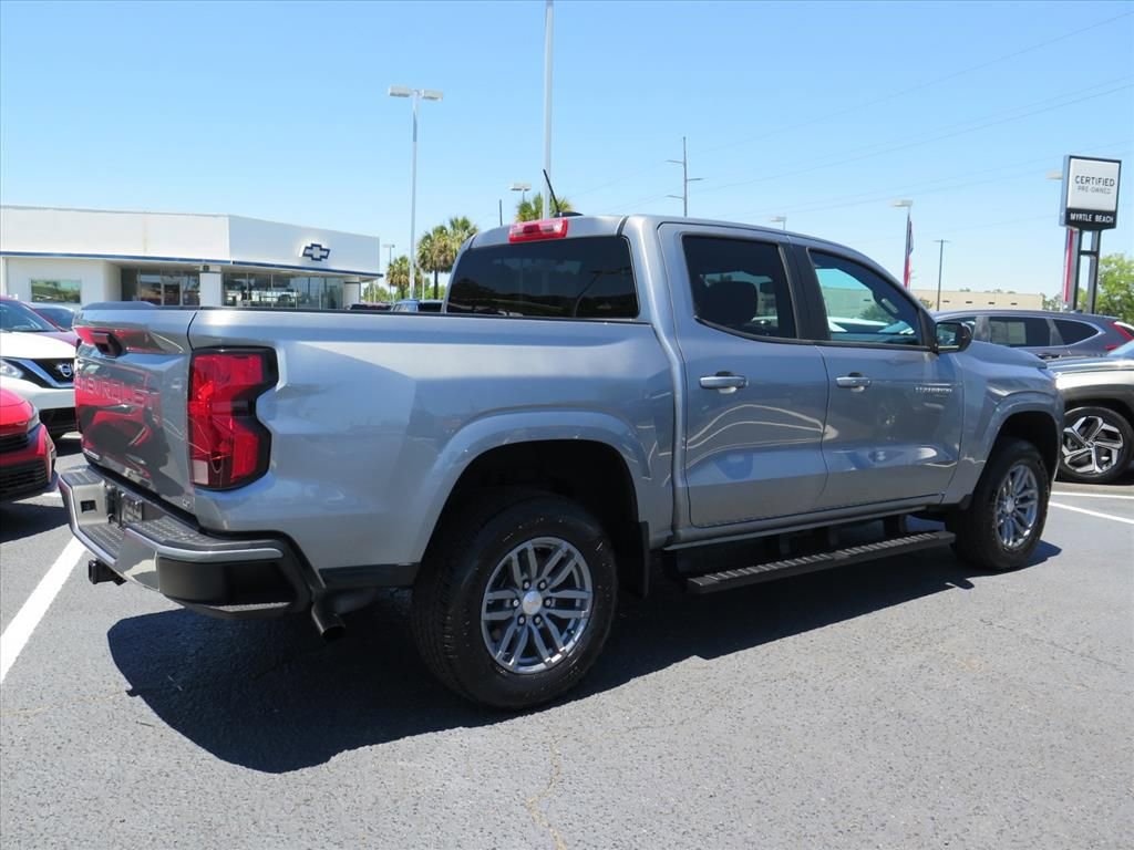 Used 2024 Chevrolet Colorado LT RWD image 3