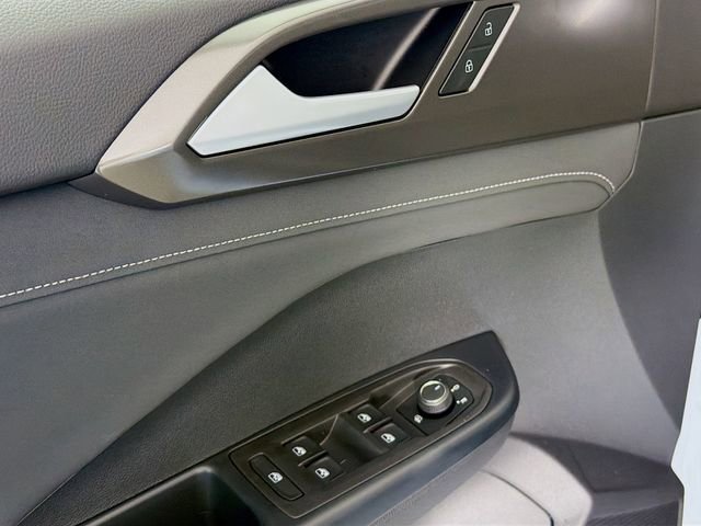 New 2026 Volkswagen Taos SE image 19