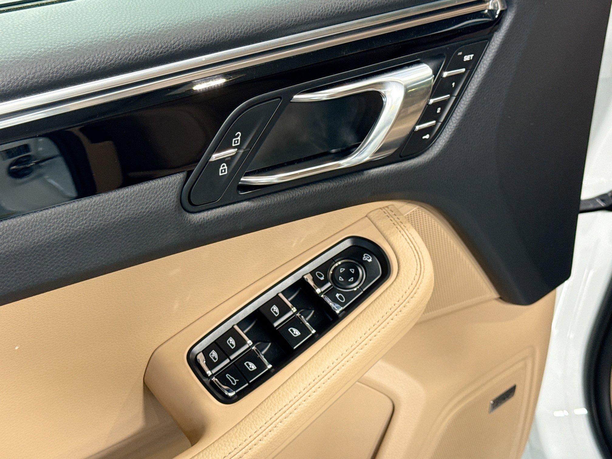 Certified 2026 Porsche Macan AWD/4WD image 23