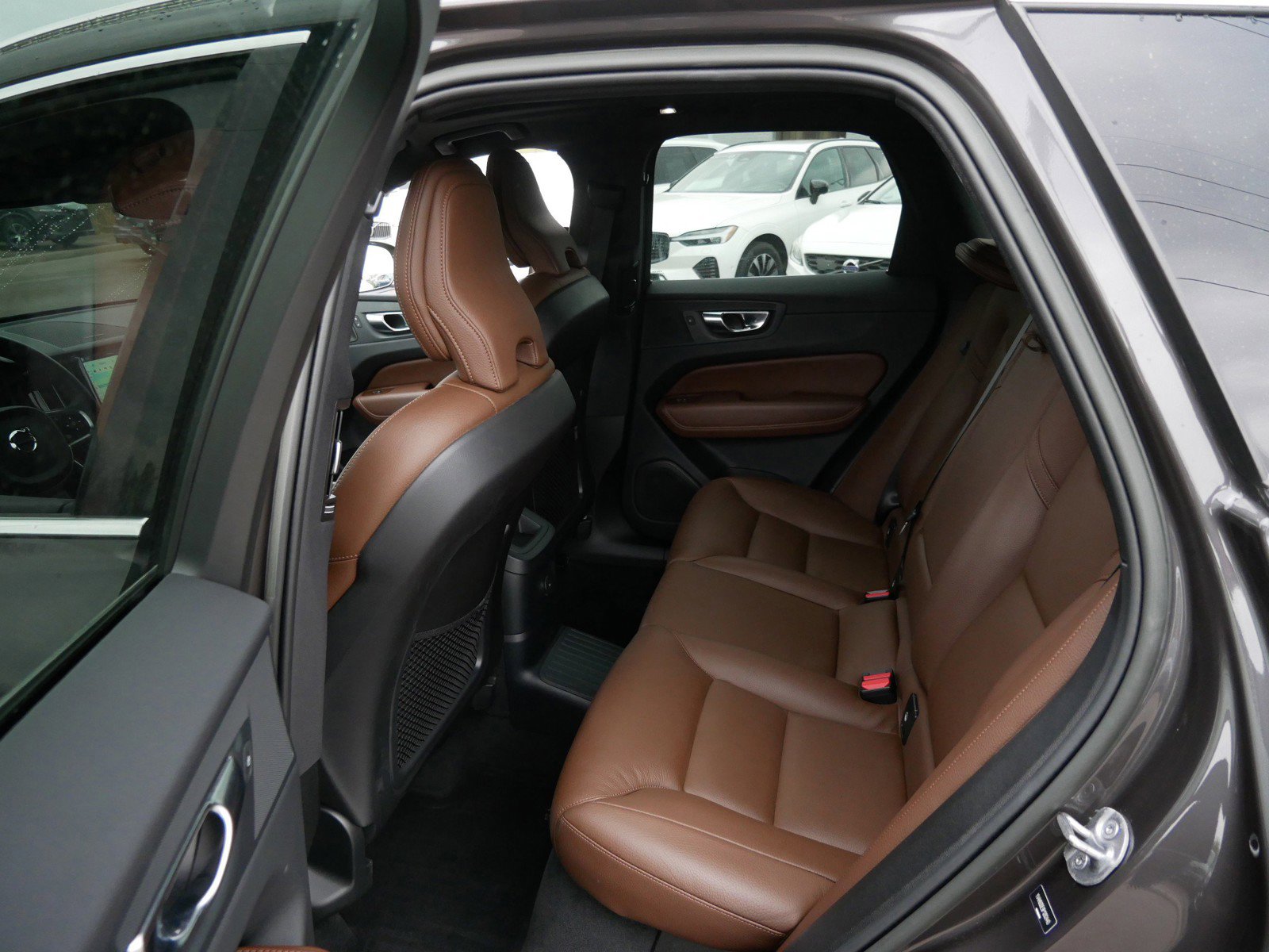 Used 2023 Volvo XC60 T8 Plus w/ Protection Package Premier AWD/4WD image 11