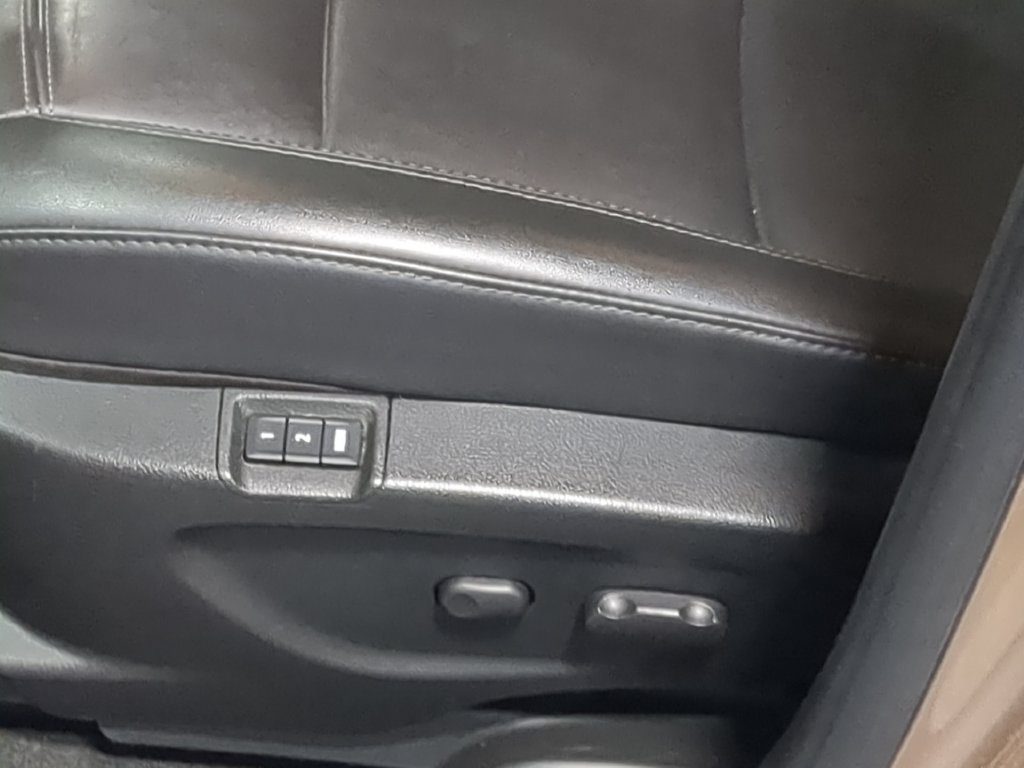 Used 2019 Buick Encore Essence FWD image 21