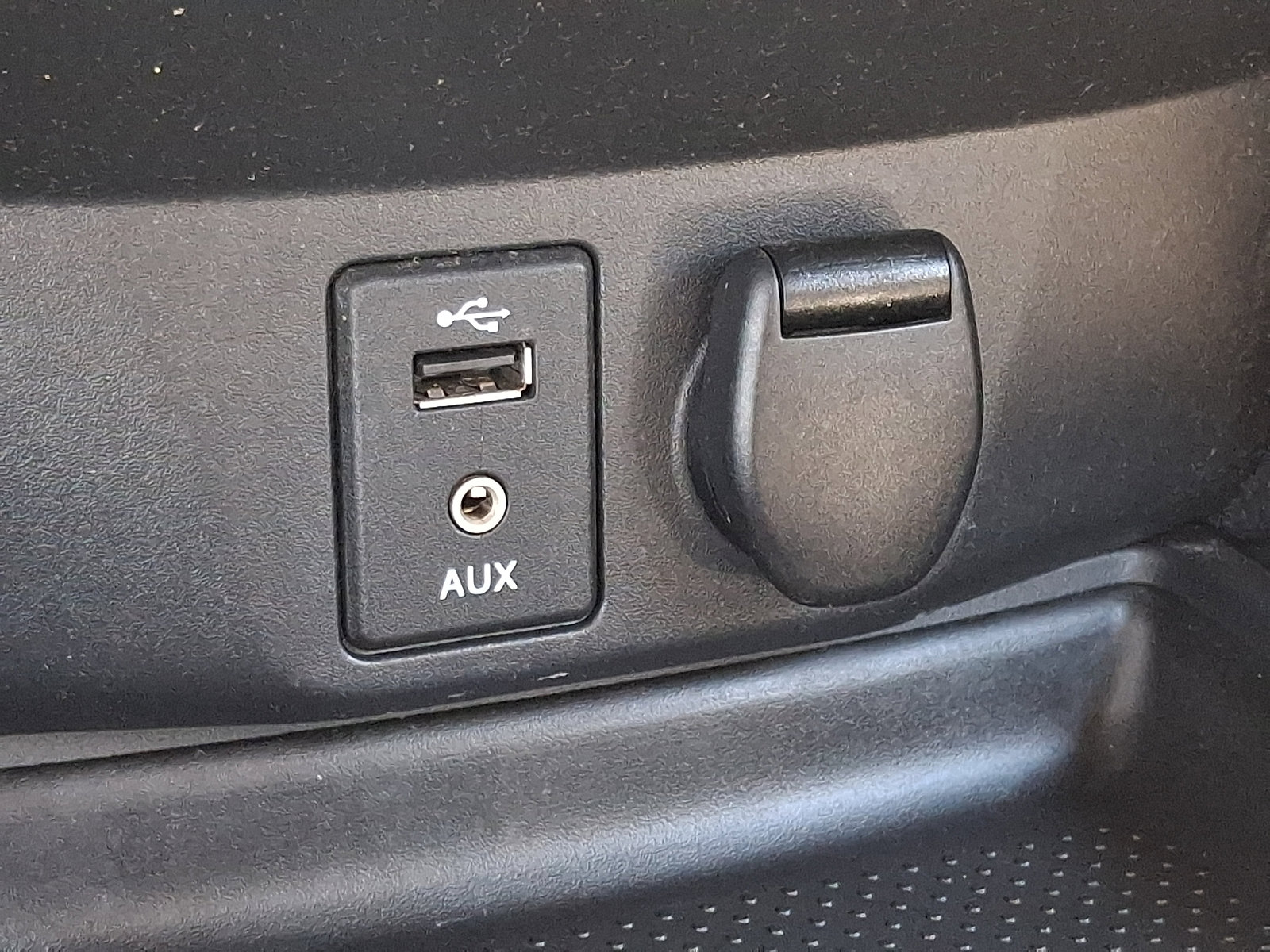 Used 2016 Nissan Rogue SV AWD/4WD image 23