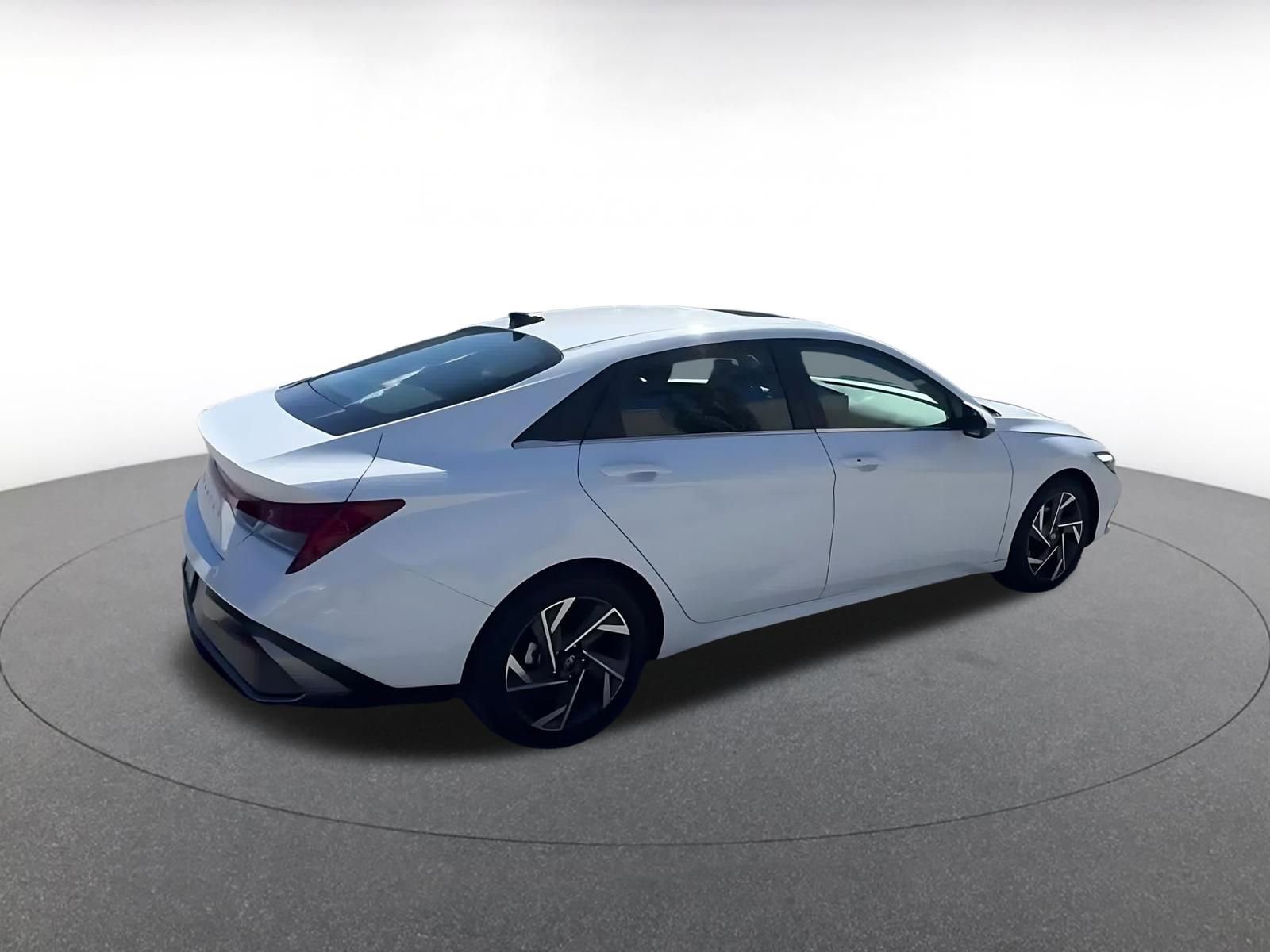 Used 2025 Hyundai Elantra SEL FWD image 15
