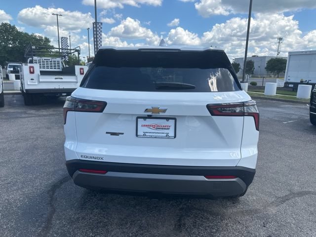 New 2026 Chevrolet Equinox LT w/ Convenience Package II FWD image 4