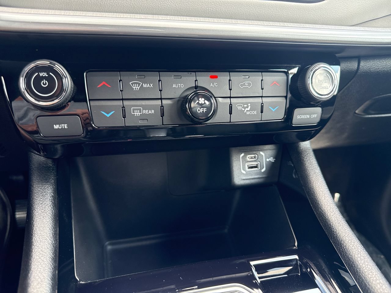Certified 2025 Jeep Compass Limited AWD/4WD image 20