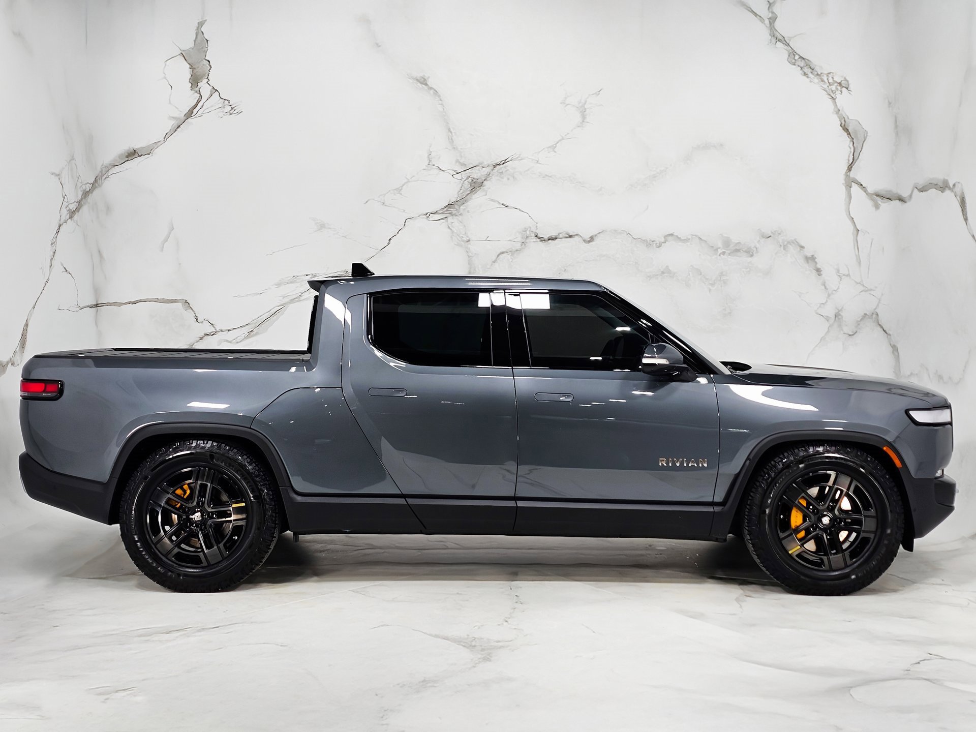 Used 2022 Rivian R1T Adventure image 16