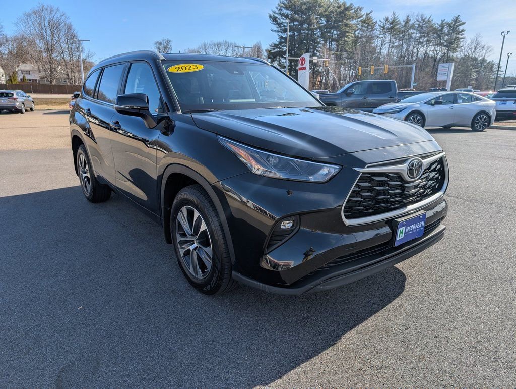 Used 2023 Toyota Highlander XLE image 8