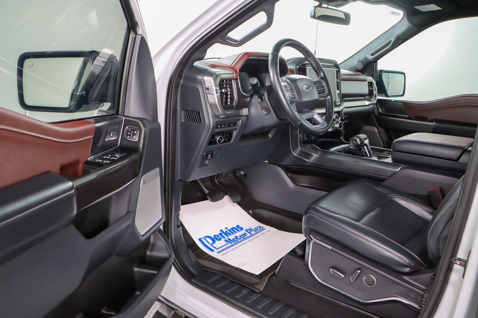 Used 2023 Ford F150 Lariat w/ Equipment Group 502A High image 4