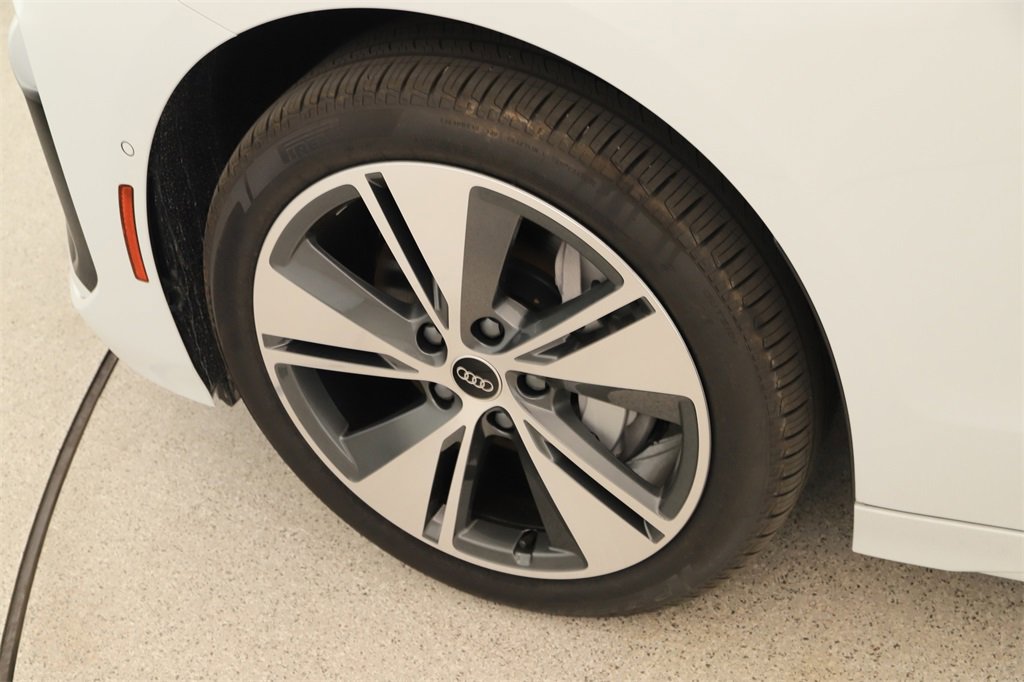 New 2025 Audi A6 e-tron Premium image 29