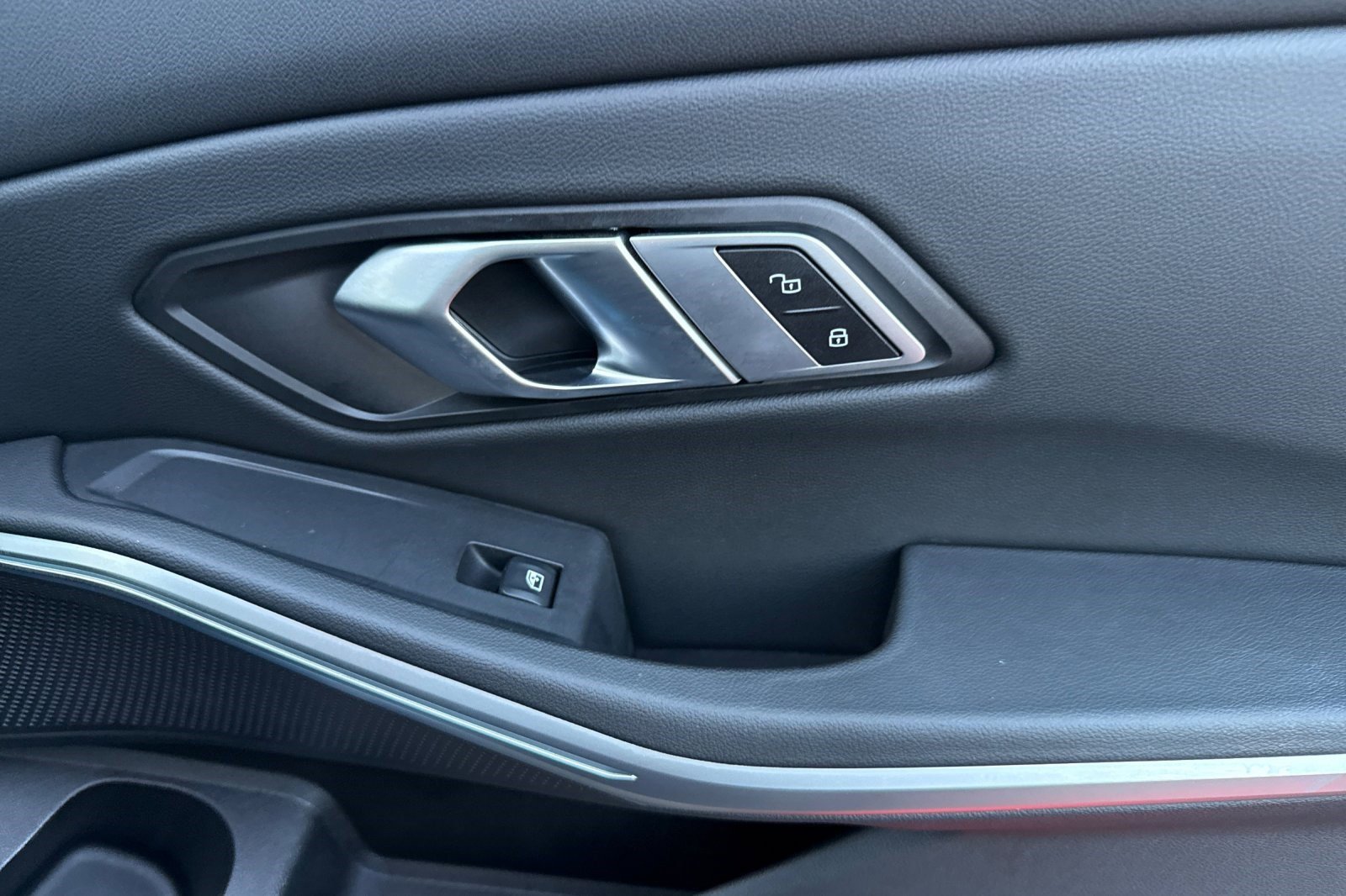 Certified 2023 BMW 330e w/ Convenience Package image 21