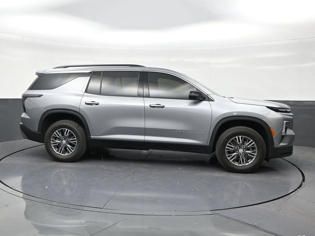 Used 2026 Chevrolet Traverse LT FWD image 6