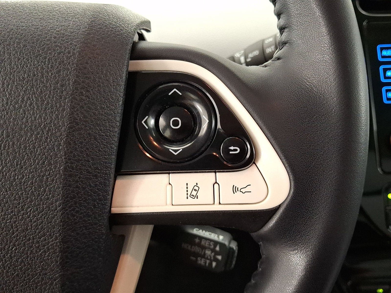 Used 2017 Toyota Prius Four FWD image 10
