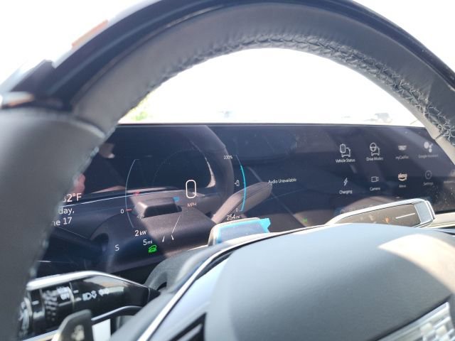 New 2025 Cadillac Optiq Luxury 2 image 26