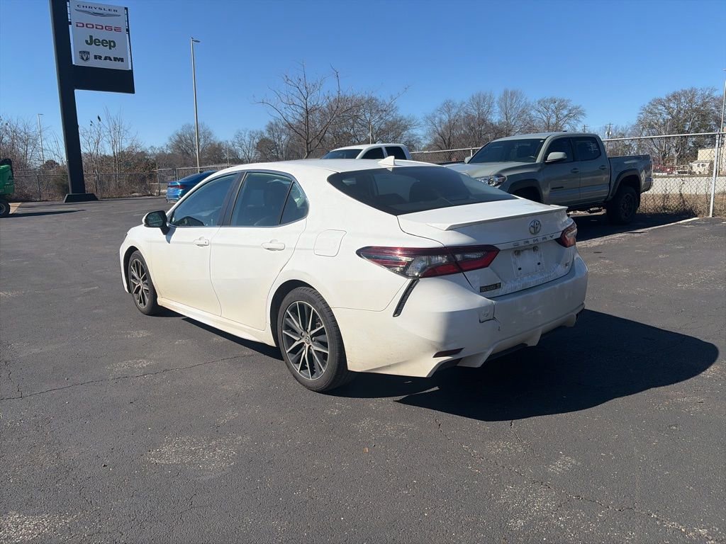 Used 2022 Toyota Camry SE image 5