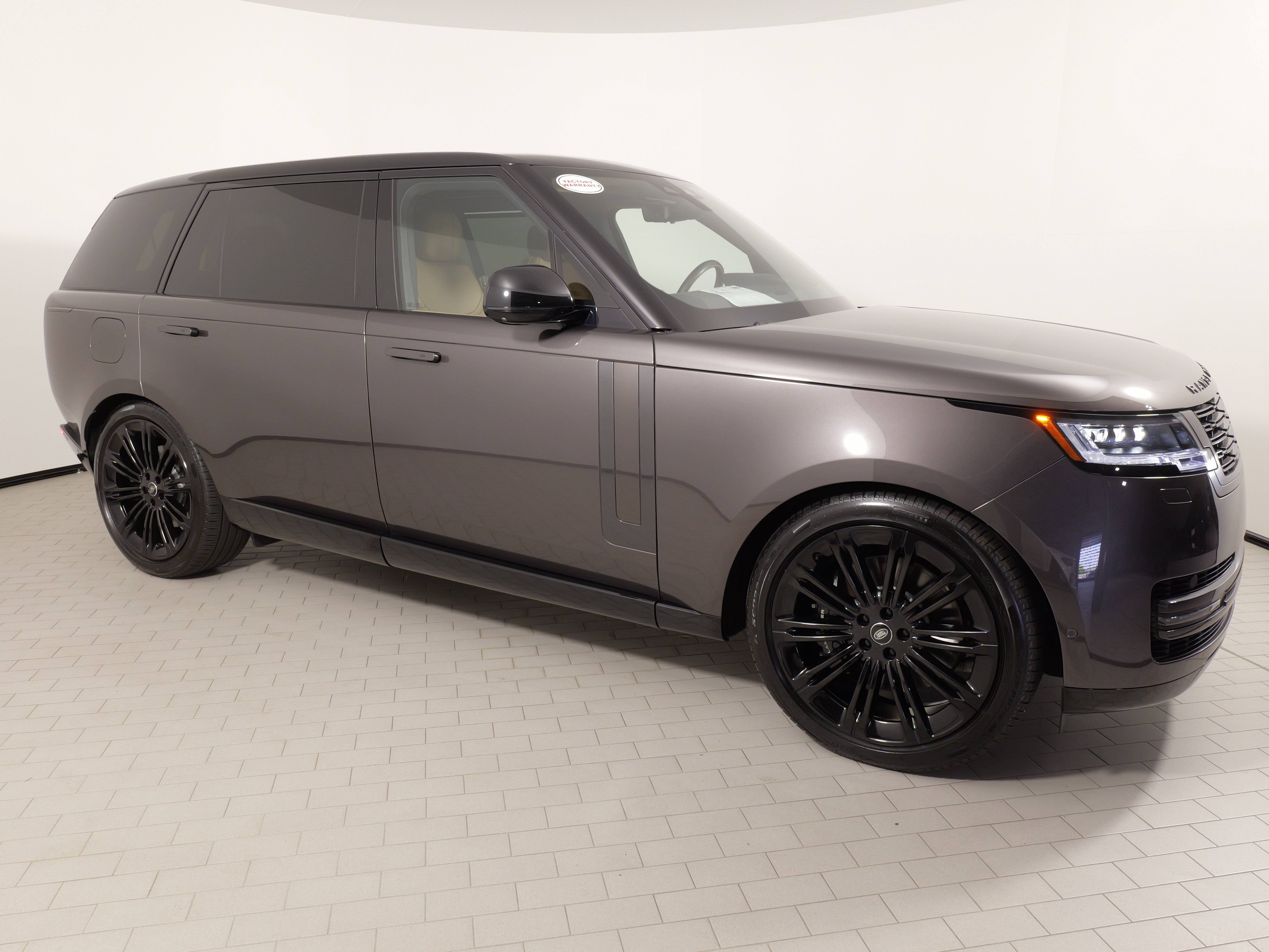 Used 2025 Land Rover Range Rover Long Wheelbase SE AWD/4WD image 9