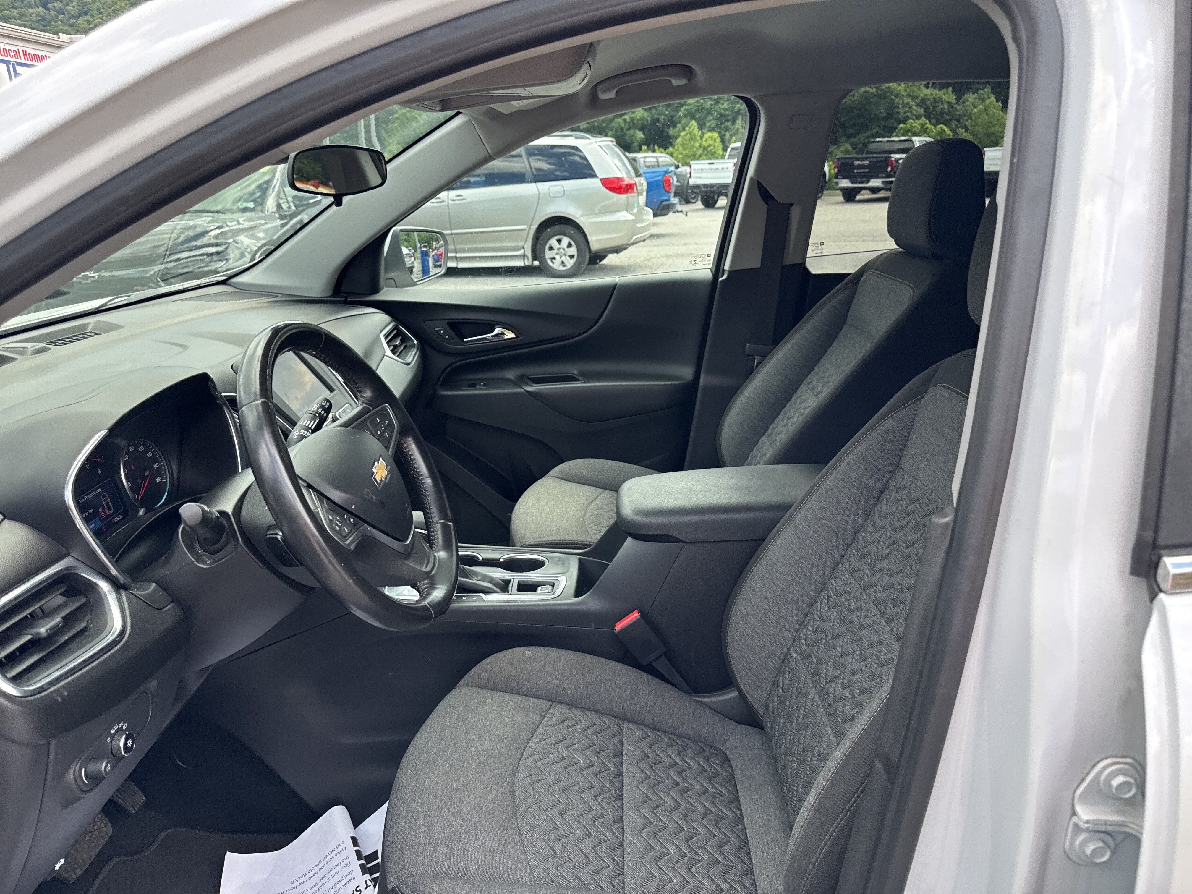 Used 2022 Chevrolet Equinox LT FWD image 11