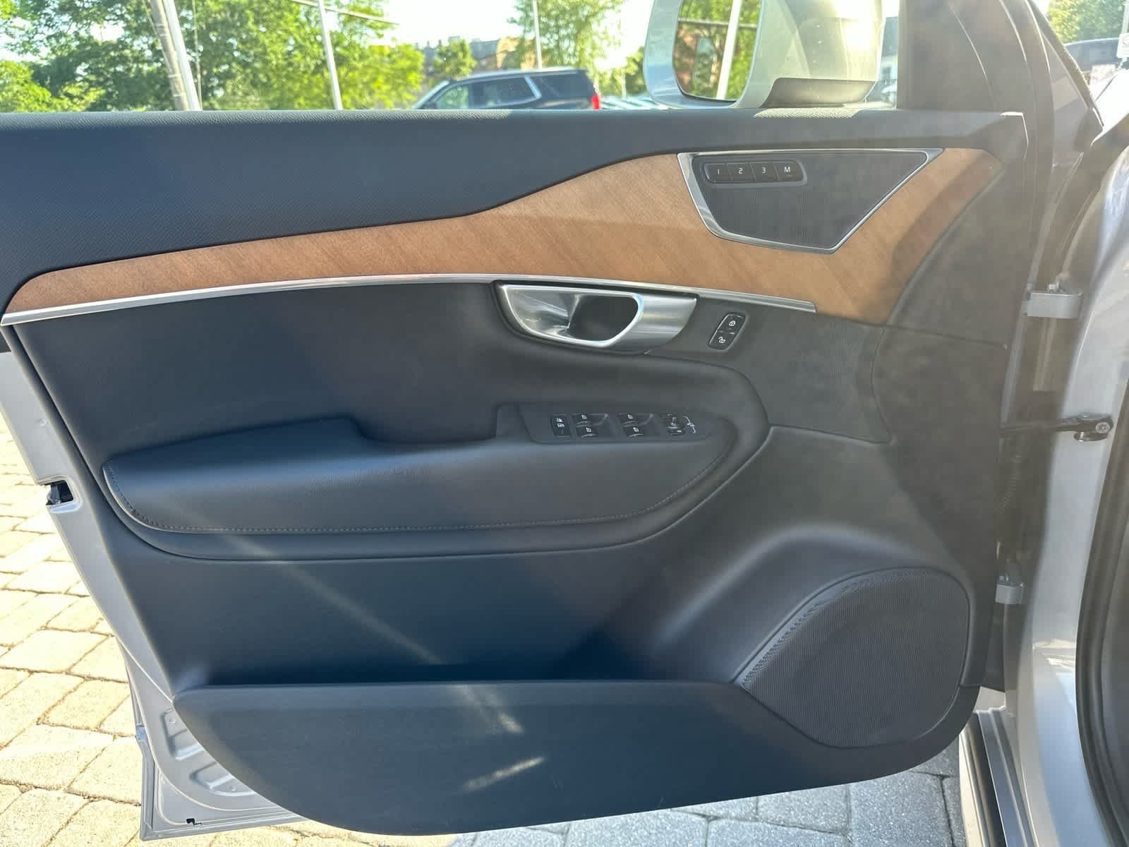 Used 2023 Volvo XC90 B5 Plus w/ Protection Package Premier AWD/4WD image 7