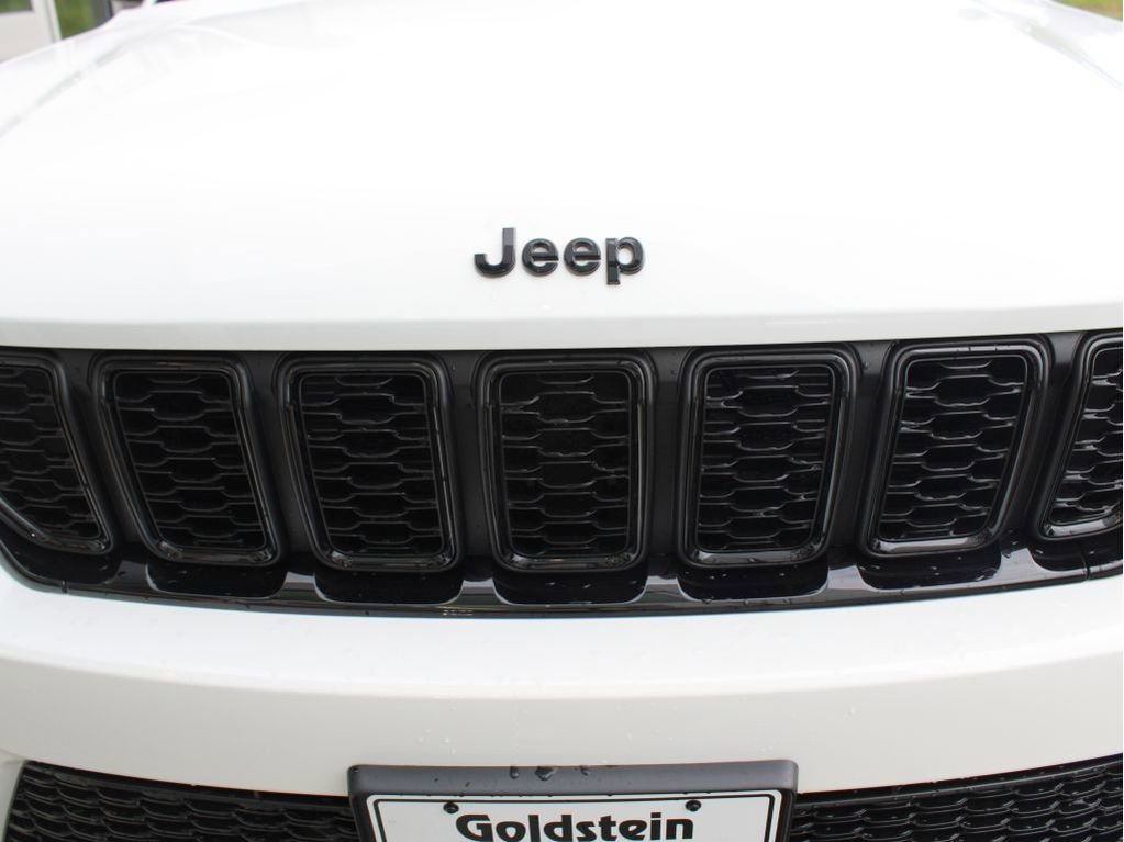New 2025 Jeep Grand Cherokee Altitude image 34