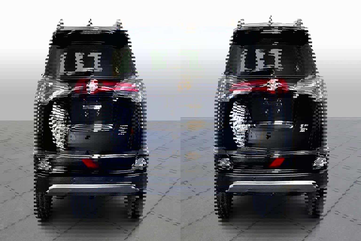 Used 2017 Toyota RAV4 XLE image 4