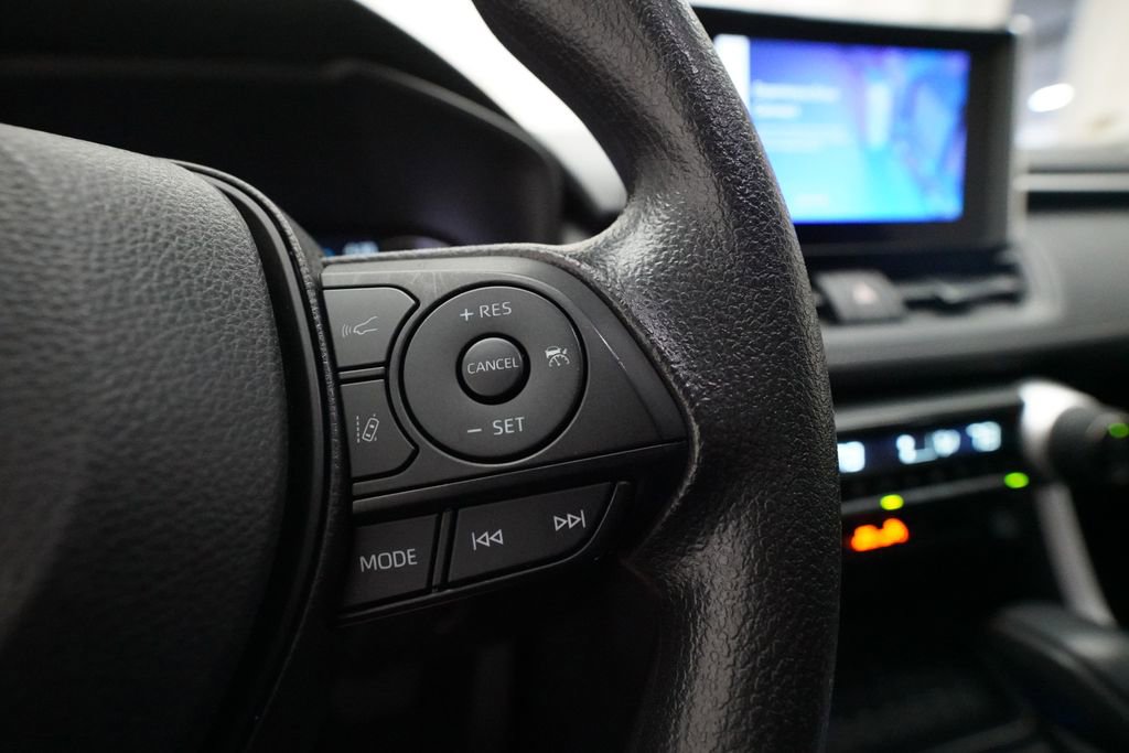 Used 2025 Toyota RAV4 XLE image 17
