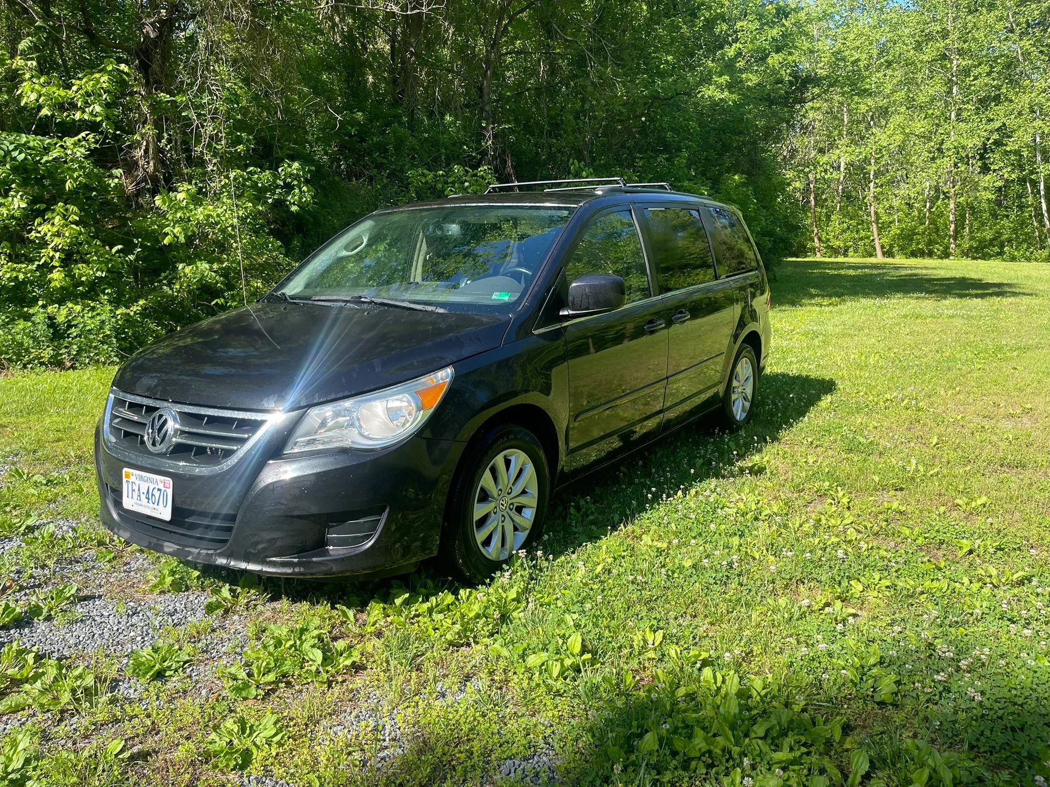 Used 2012 Volkswagen Routan SE FWD image 2
