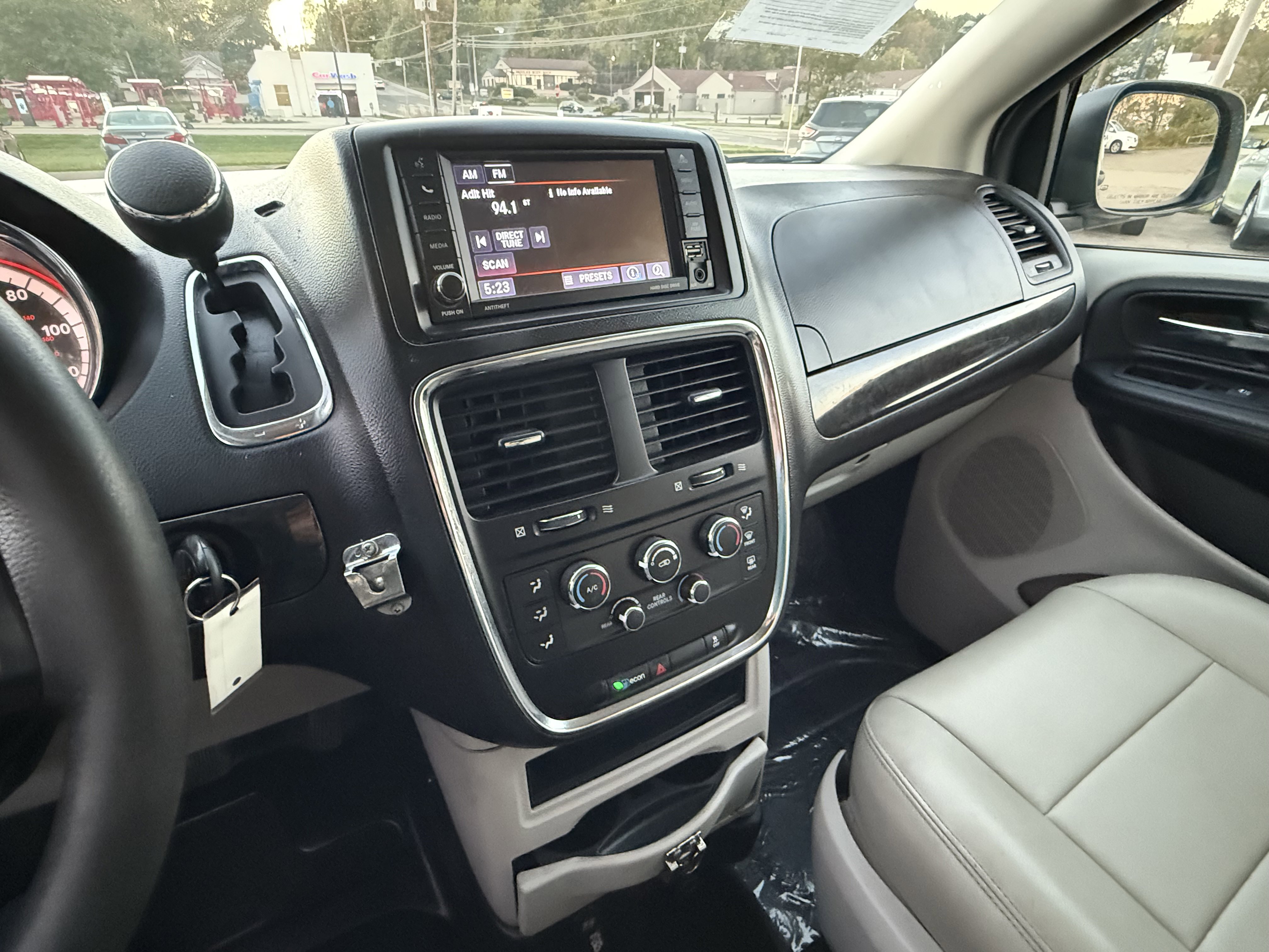 Used 2019 Dodge Grand Caravan SE image 17