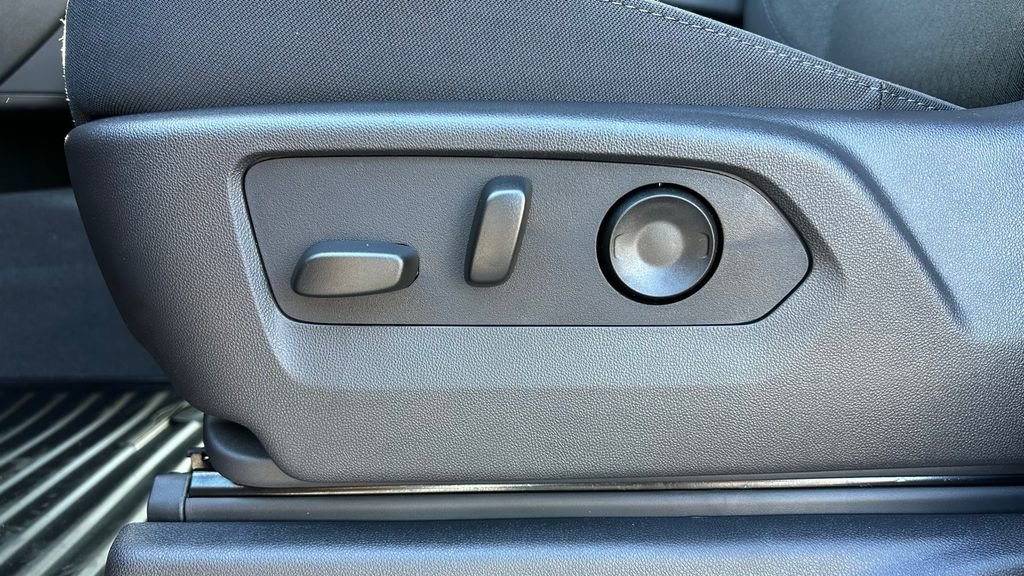 New 2025 Chevrolet Silverado 2500 Custom w/ Custom Value Package image 23