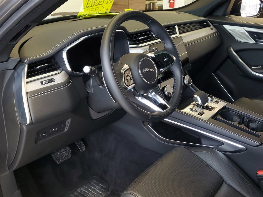 Used 2025 Jaguar F-PACE R-Dynamic S image 8