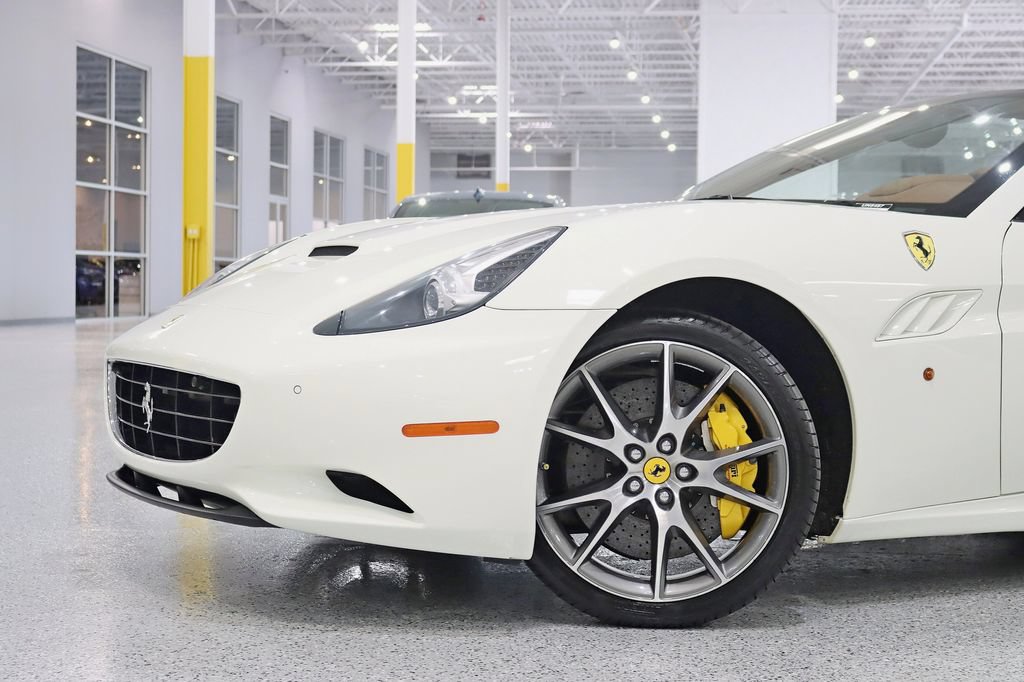 Used 2011 Ferrari California RWD image 4