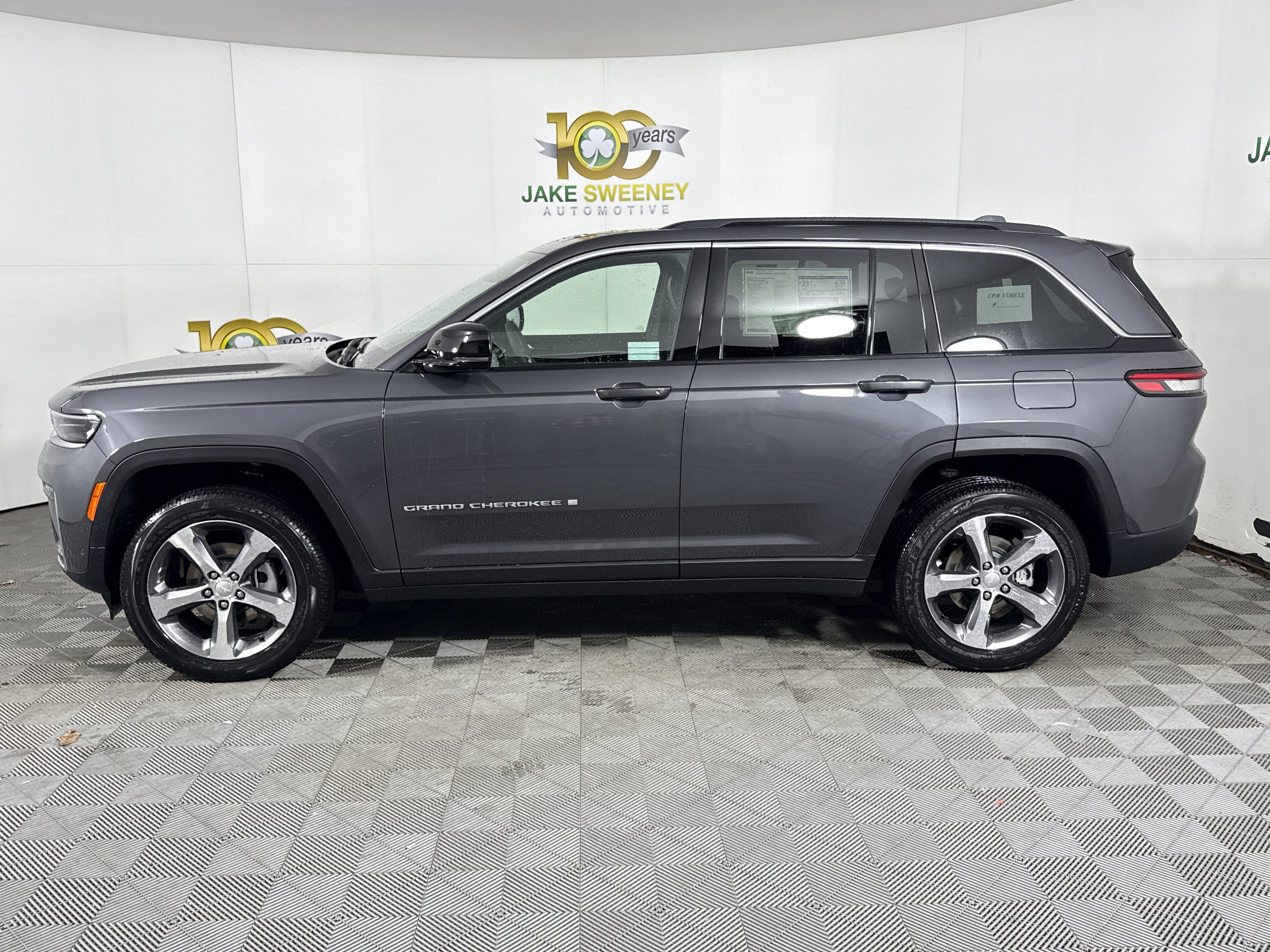 New 2026 Jeep Grand Cherokee Limited w/ Luxury Tech Group II AWD/4WD image 5