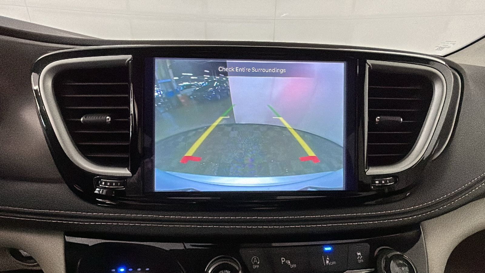Used 2024 Chrysler Pacifica Touring-L AWD/4WD image 28