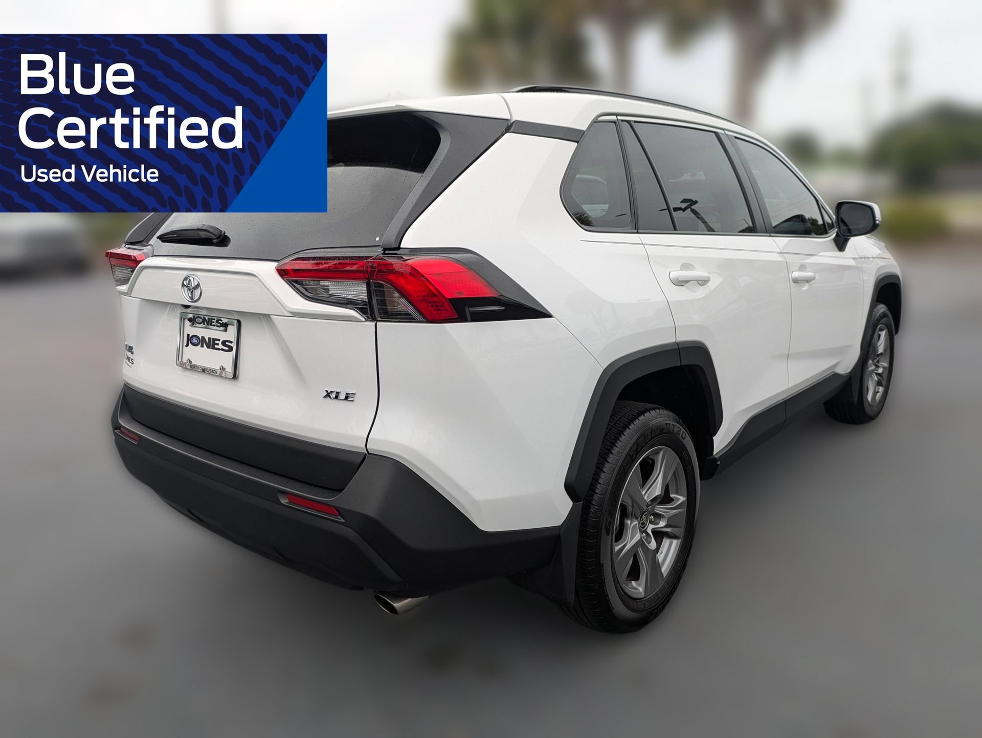 Used 2024 Toyota RAV4 XLE w/ Convenience Package FWD image 5
