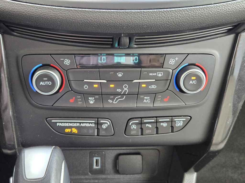 Used 2019 Ford Escape Titanium w/ U9j03 - Titanium Tow Package AWD/4WD image 16