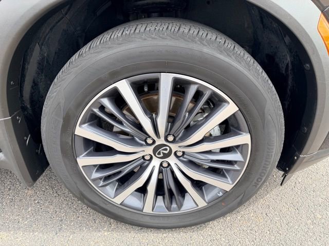Used 2025 INFINITI QX60 Sensory image 9