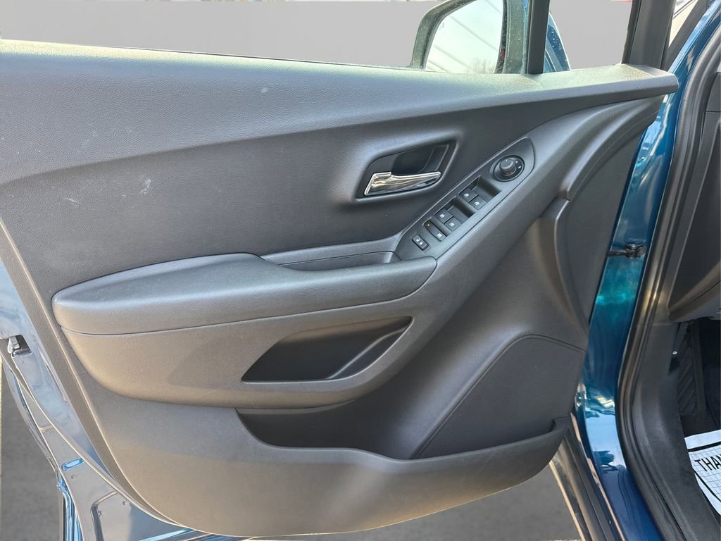 Used 2020 Chevrolet Trax LT w/ Driver Confidence Package image 21