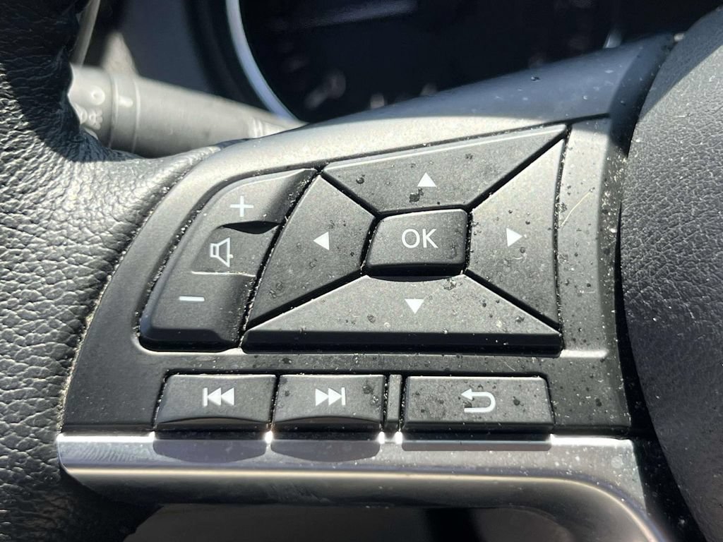 Used 2020 Nissan Rogue SV AWD/4WD image 19