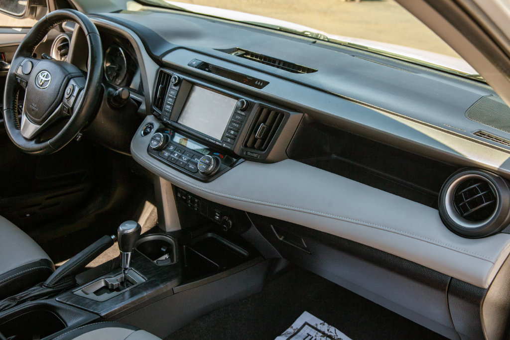 Used 2018 Toyota RAV4 Platinum AWD/4WD image 10