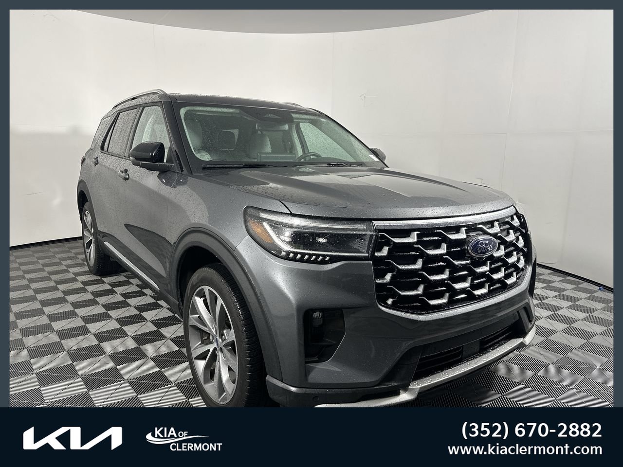 Used 2025 Ford Explorer Platinum w/ Ultimate Package AWD/4WD image 1