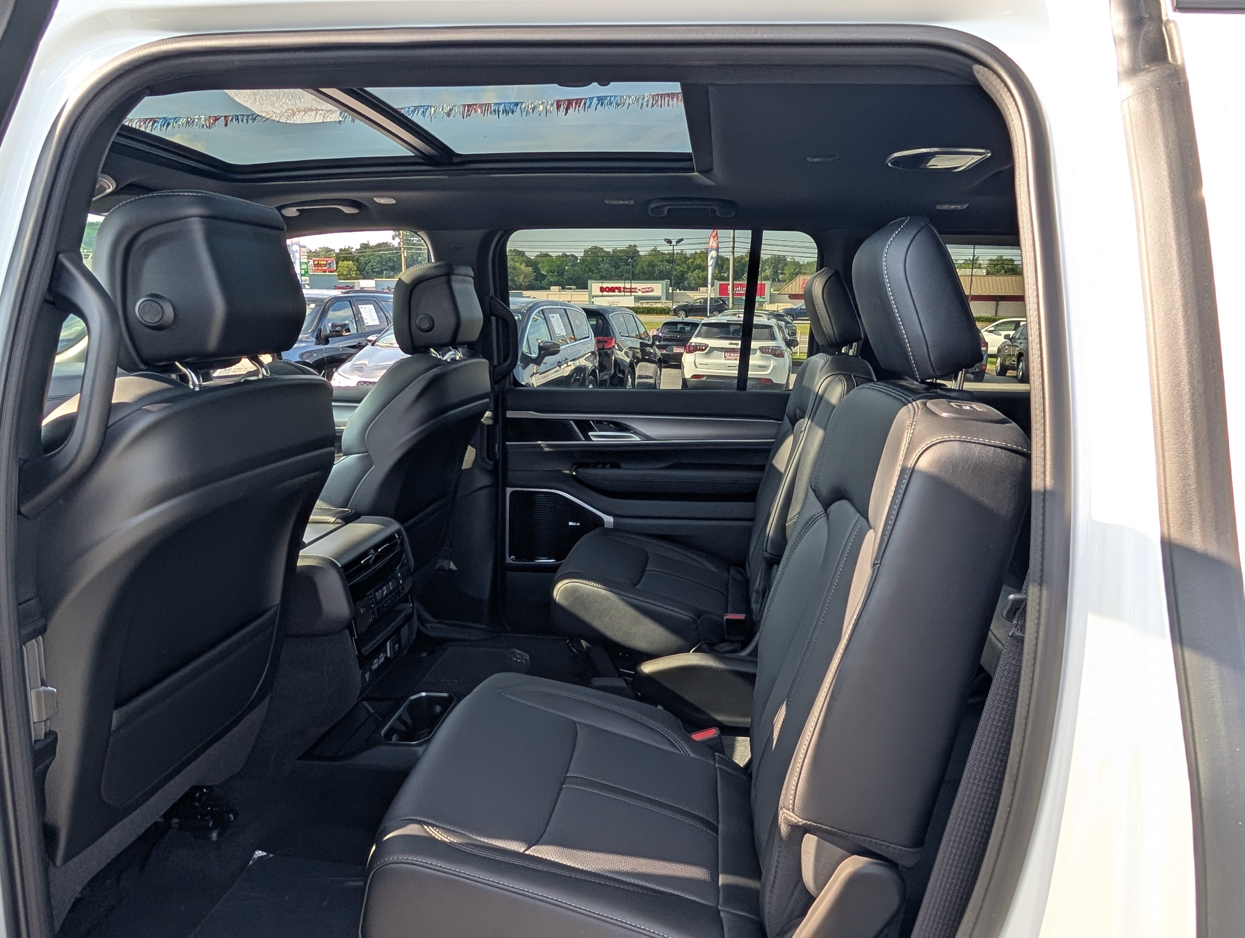 New 2026 Jeep Grand Wagoneer Limited w/ Premium Group II AWD/4WD image 13