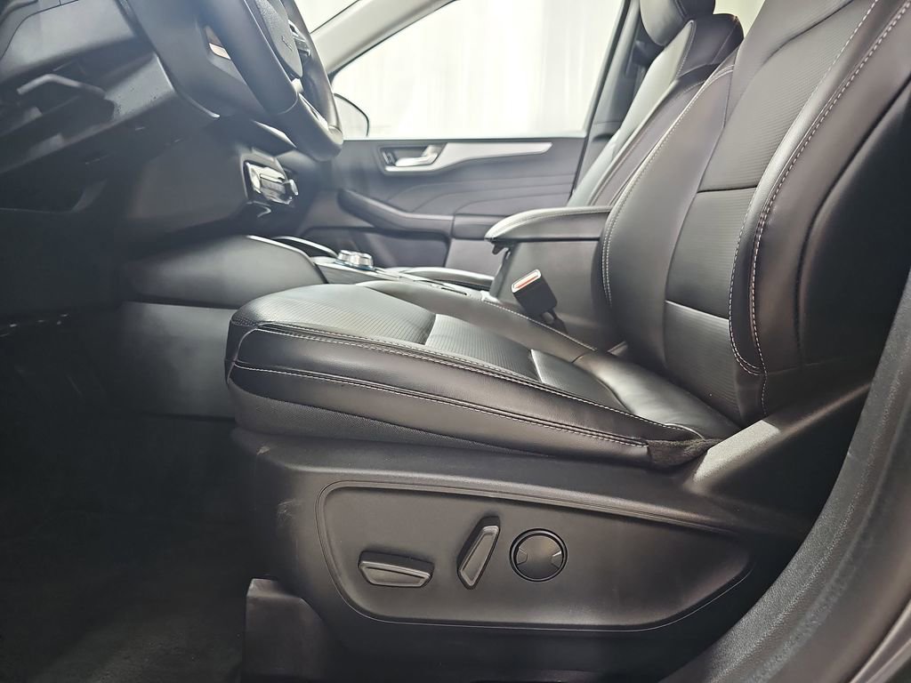 Used 2025 Ford Escape Platinum AWD/4WD image 35