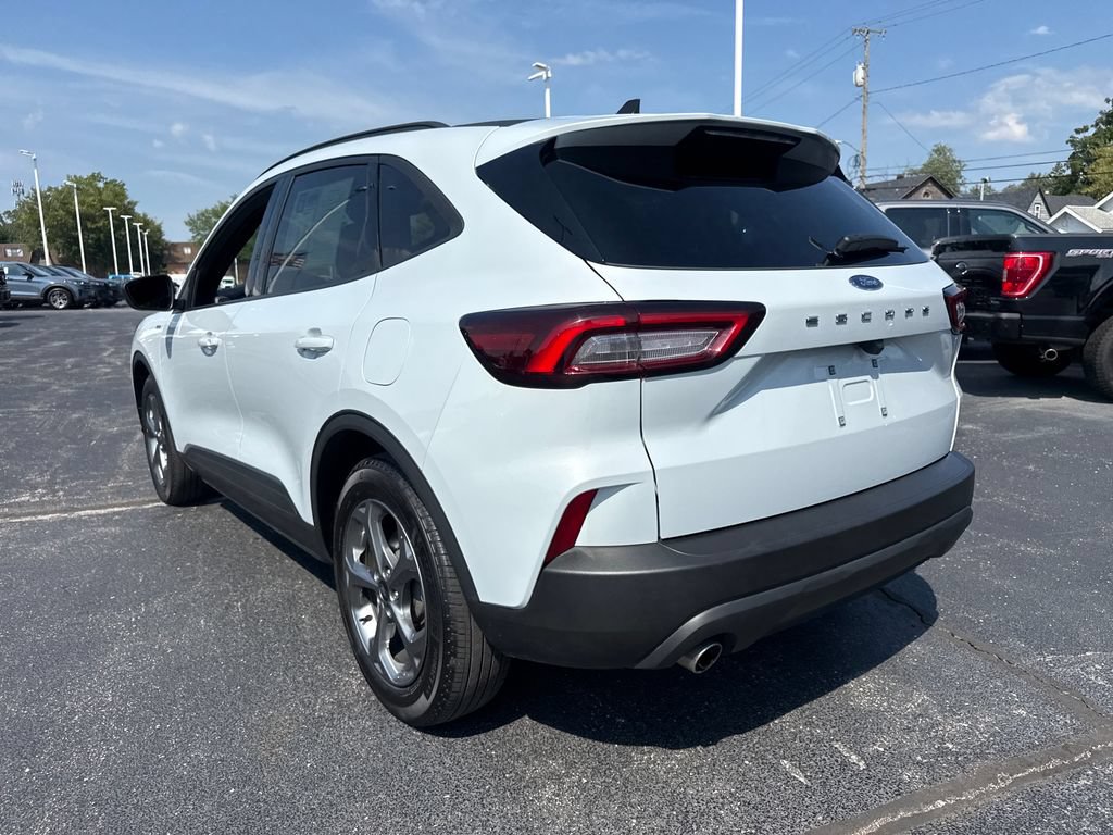 Used 2025 Ford Escape ST-Line FWD image 10