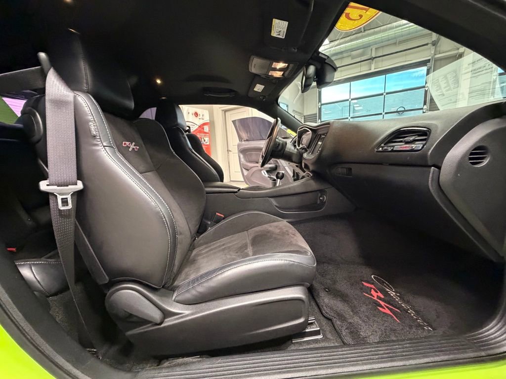 Used 2015 Dodge Challenger R/T Scat Pack w/ Scat Pack Appearance Package RWD image 40
