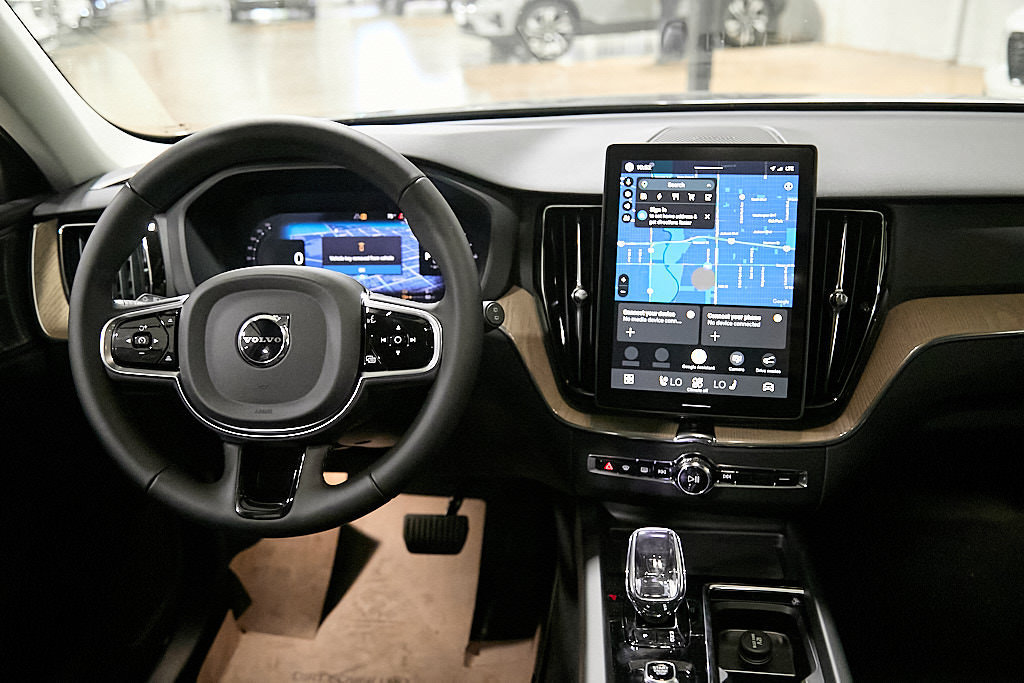 New 2026 Volvo XC60 T8 Plus w/ Climate Package AWD/4WD image 24