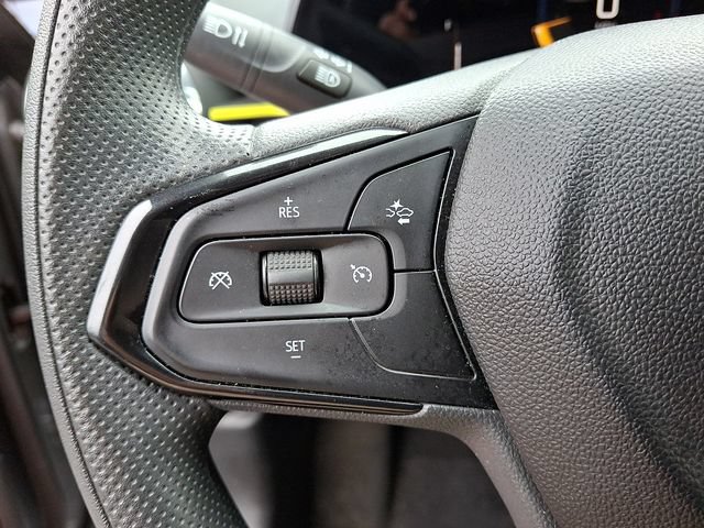 Used 2025 Chevrolet Trax LT FWD image 21