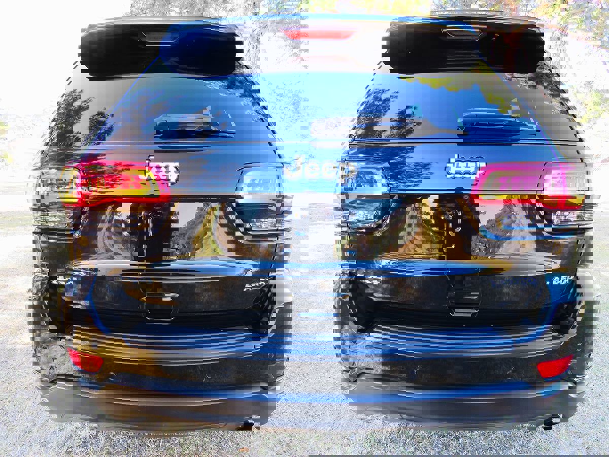 Used 2018 Jeep Grand Cherokee Laredo image 6