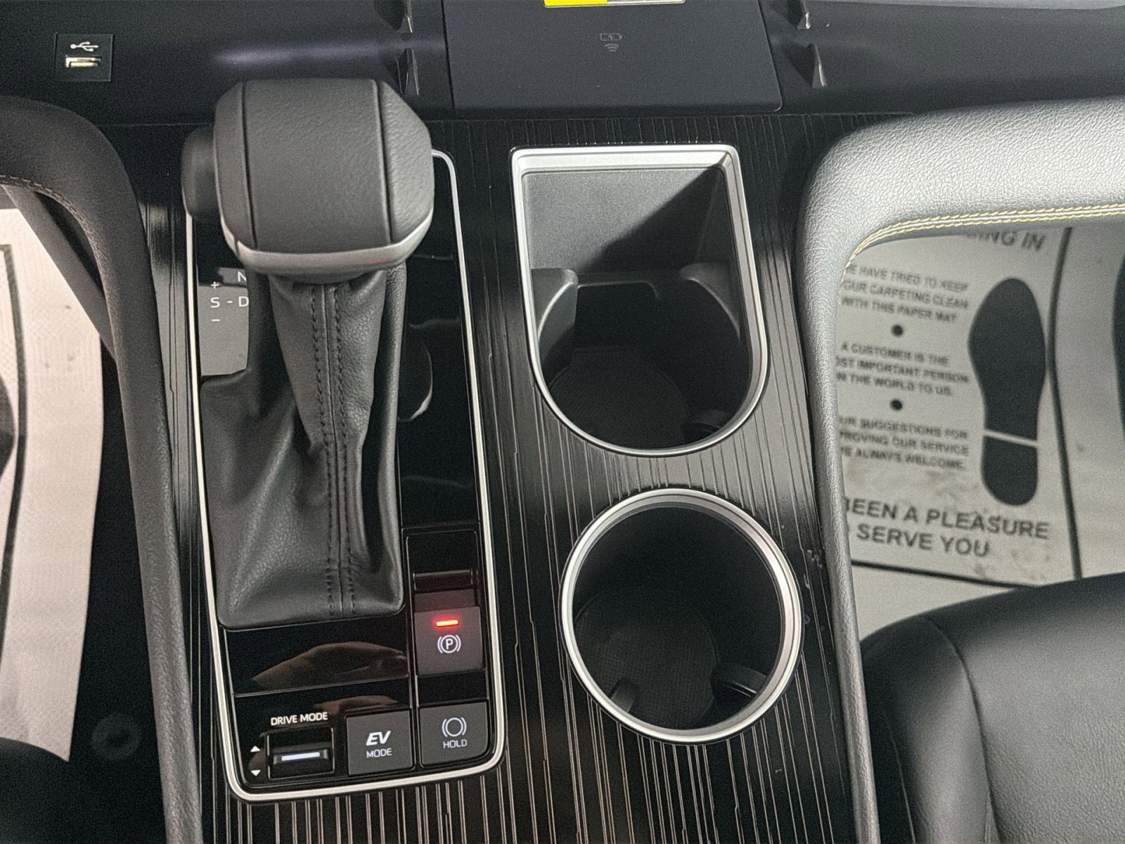 Used 2025 Toyota Sienna XLE Woodland Edition image 22
