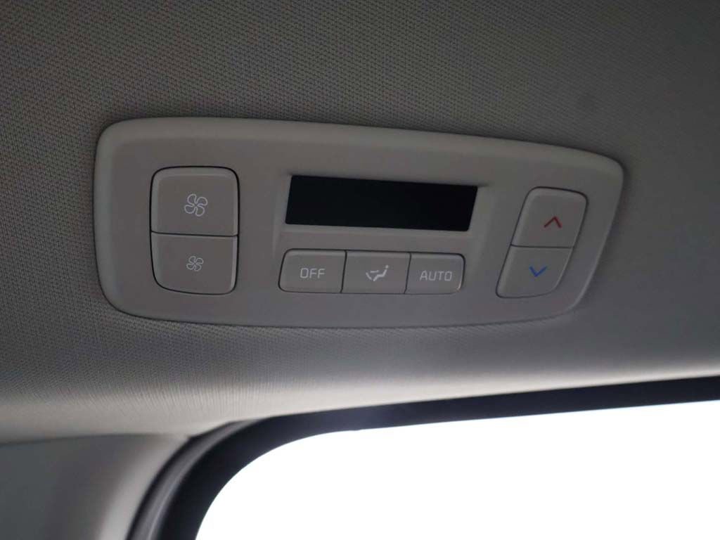 Used 2025 Kia Carnival FWD image 50