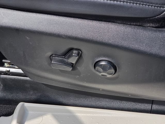 Used 2024 Chrysler Pacifica Touring-L FWD image 17