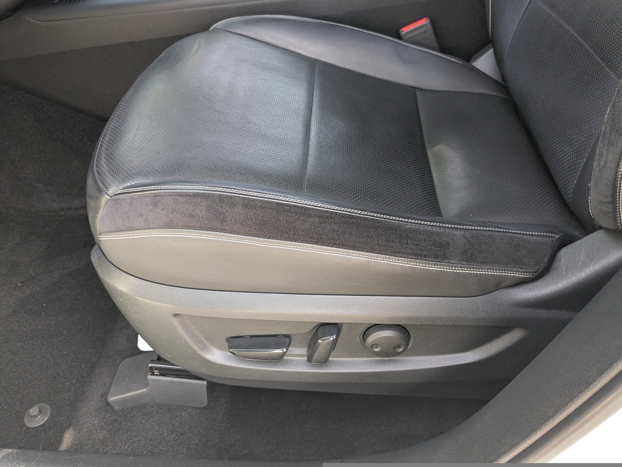 Used 2019 INFINITI QX50 Essential w/ Sensory Package image 23