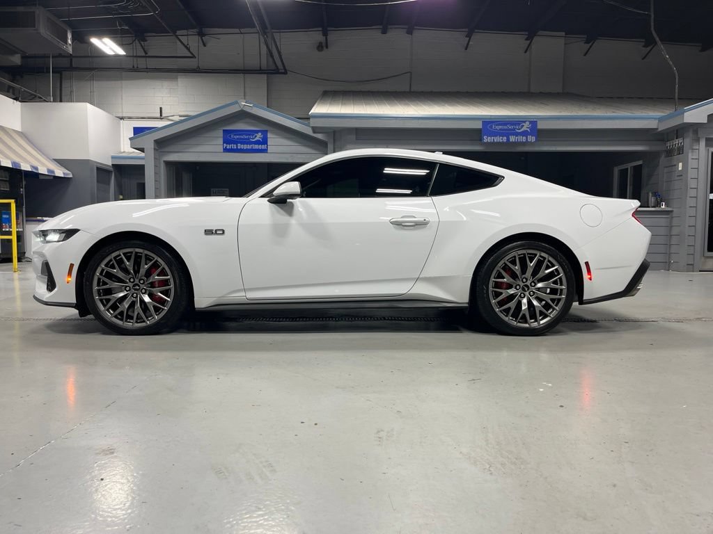 Used 2024 Ford Mustang GT Premium RWD image 4
